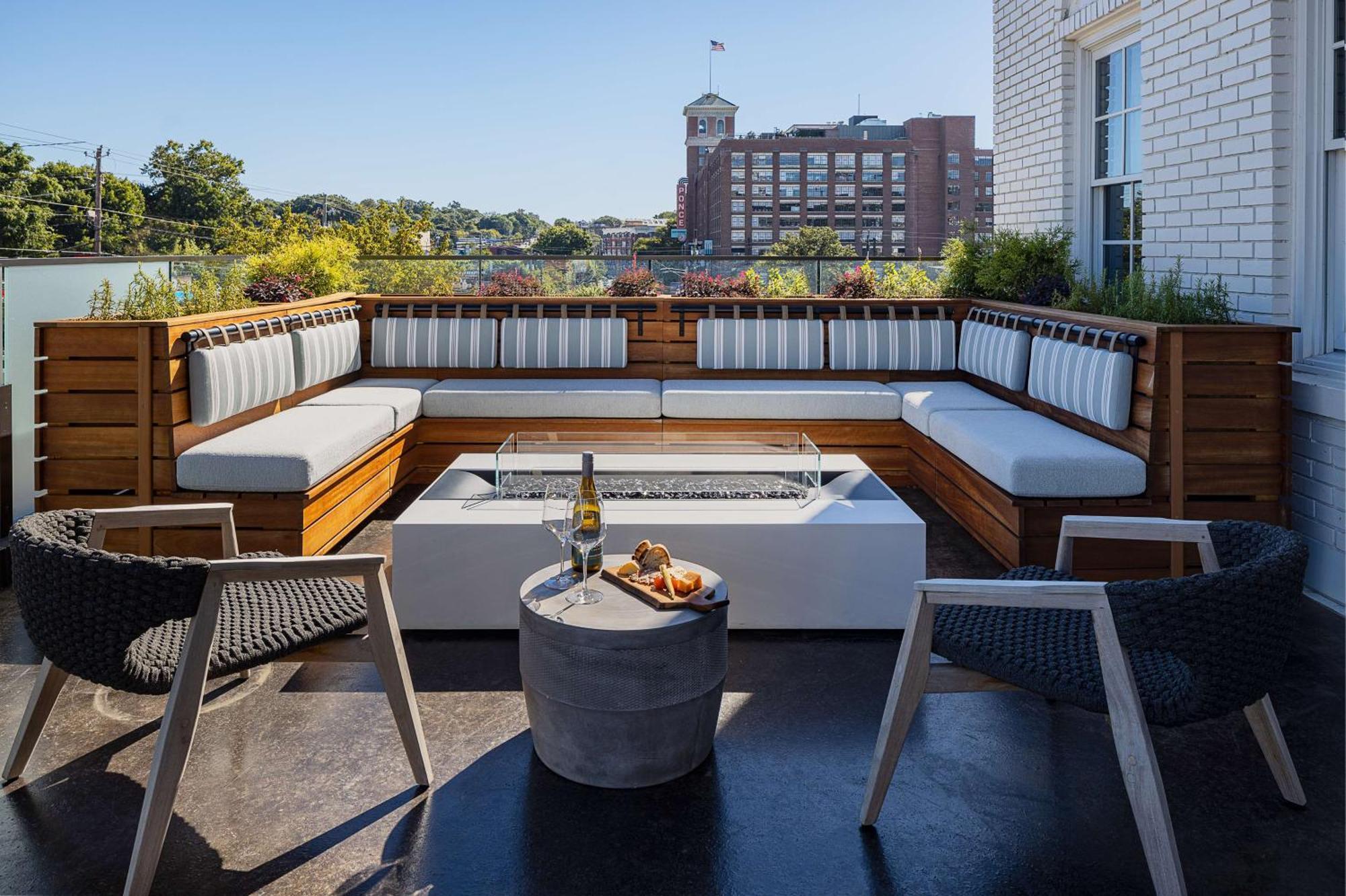 Wylie Hotel Atlanta, Tapestry Collection By Hilton Экстерьер фото
